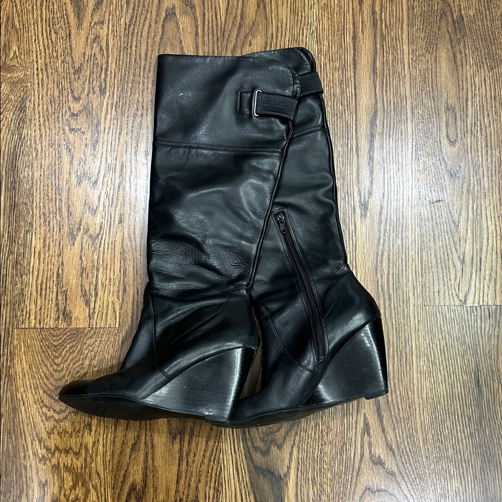 Nine West Olishao Sleek Black Leather Upper Wedge Boots - Size 7M.